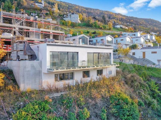 Neue Villa 2025 | Duplex 4,5p 151 m² verglaste Terrasse | Blick auf die Rhônetal Höhen von Sion