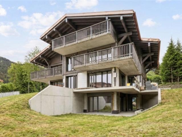 Neue 2,5 Zimmerwohnung 150 m von den Liften entfernt