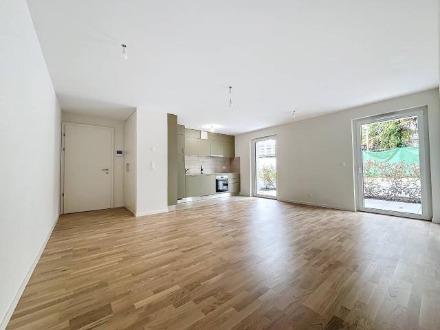 Neue 2.5 Zimmer Wohnung mit Terrasse und Garten