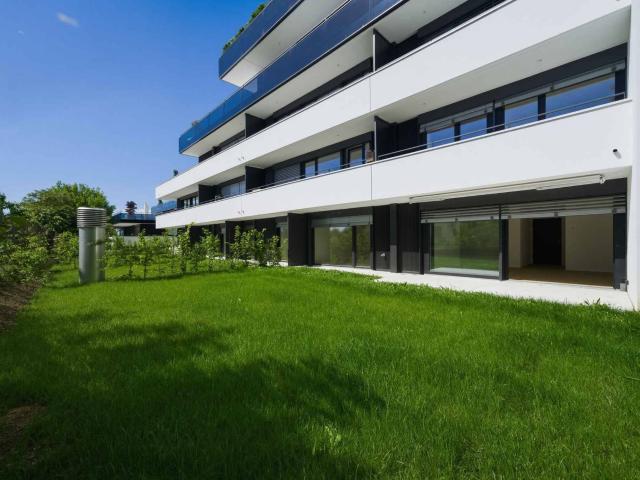 Neue 2,5 Zimmer Wohnung mit Terrasse und privatem Garten