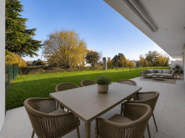 Neue 2,5 Zimmer Wohnung mit Terrasse und privatem Garten
