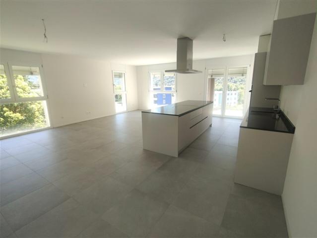 Neue 4.5 Zimmer Wohnung in Claro