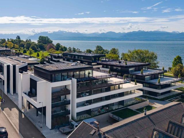 Neue 4,5 Zimmer Wohnung mit zwei Balkonen