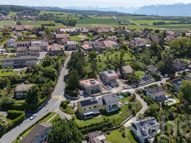 Neues freistehendes Haus mit Blick auf die Alpen und eigenständigen Unterkünften