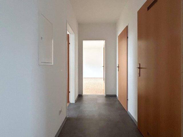 NEUES JAHR NEUE MÖGLICHKEITEN 3 ZIMMER WOHNUNG IN KATSDORF MIT KÜCHE, BALKON UND PARKPLATZ