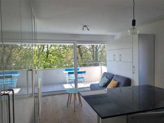 Neues möbliertes Atelier in einem neuen Gebäude