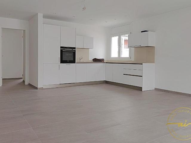 NEUER 3.5 ZIMMER WOHNUNGSCHAFT AUF DER ZWEITEN ETAGE