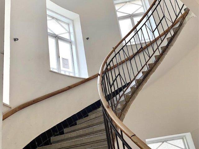 NEUER PREIS! DG WOHNUNG IN ELEGANTEM ALTBAU NIBELUNGENVIERTEL