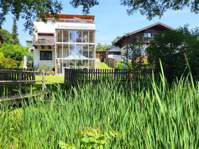 GERÄUMIGES WOHLFÜHL HAUS MIT ZIERTEICH UND OBSTGARTEN