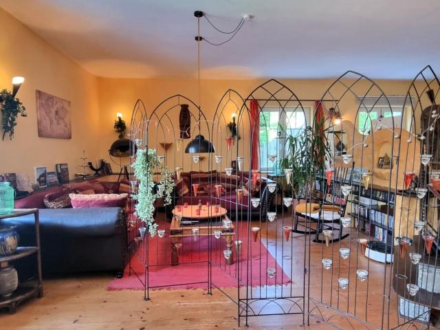 In Kaufabwicklung! Sehr Geräumiges Ein Zweifamilienhaus mit Stil in Sonniger Lage