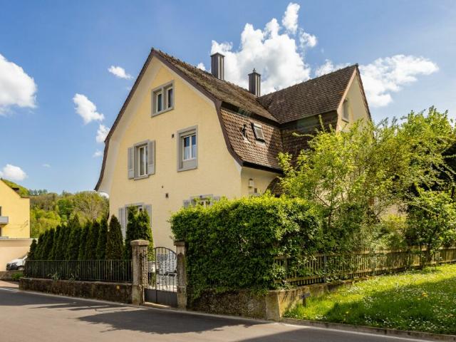 Neuhausen: Wohnhaus an Toplage sucht Familie!