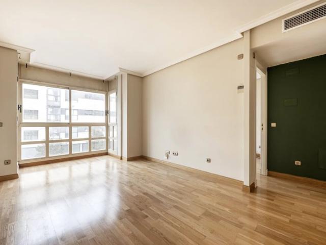 NEUILLY Madrid Pont de Neuilly | 2 pièces de 54 m² – Étage élevé