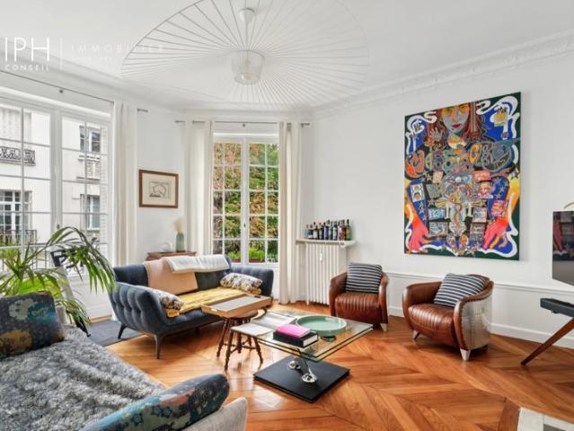 Neuilly / Mairie: appartement 2 chambres refait à neuf
