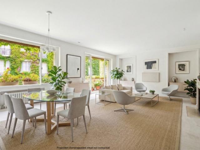 Neuilly – Bagatelle: Appartement traversant avec balcon dans