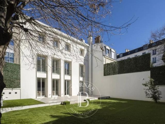 Neuilly Hôtel particulier avec jardin 5 chambres