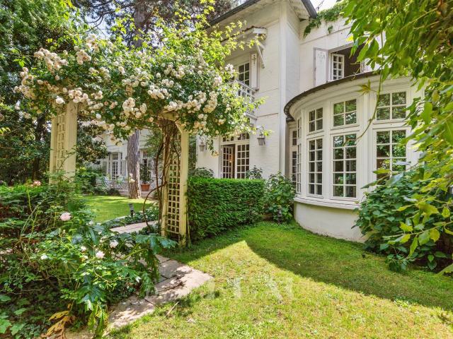 Neuilly Pasteur Maison de style Anglo Normand 468m² Neuilly sur Seine