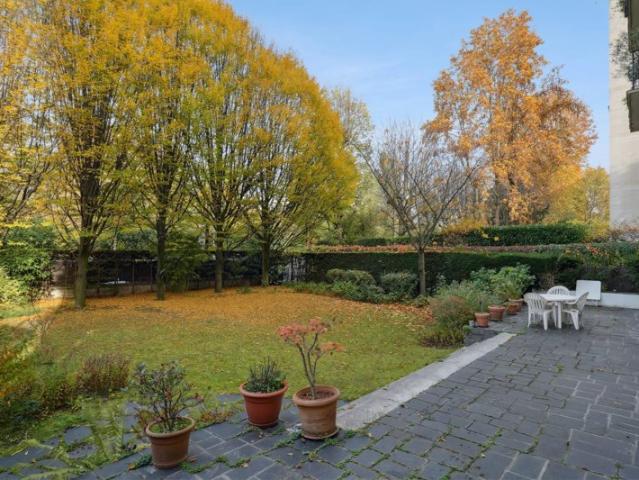 NEUILLY PROCHE HOPITAL DE NEUILLY: 6 PIECES DE 169M² + JARDIN PRIVATIF D'ENVIRON 300M²