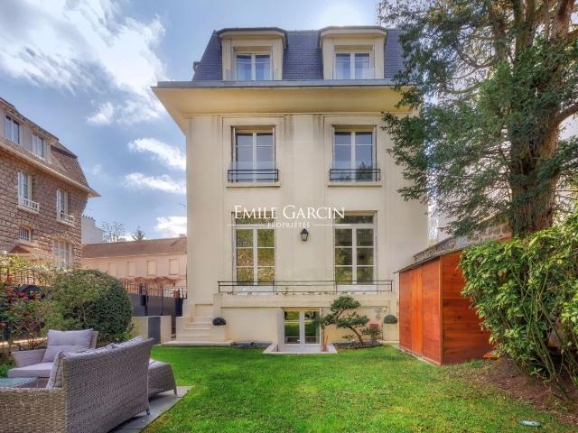 Neuilly sur Seine 5 chambres 300m² avec jardin et piscine