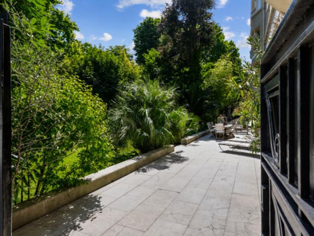 Neuilly sur Seine – Appartement de réception avec jardin privati