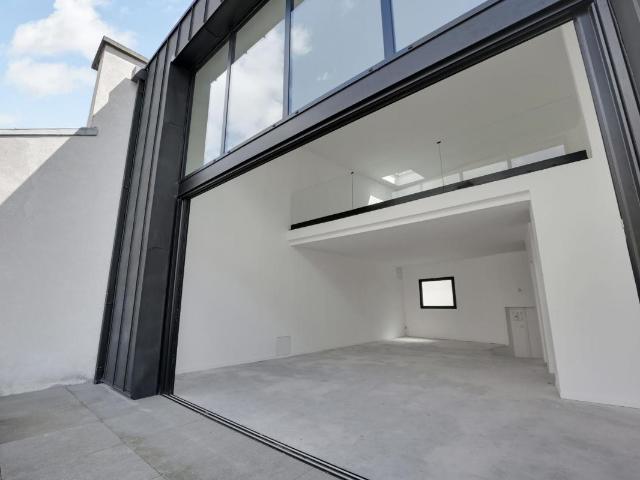 NEUILLY SUR SEINE: BD DE LA SAUSSAYE / SOYER PROCHE PONT DE NEUILLY EXCEPTIONNELLE MAISON 350M2 AVEC TERRASSE