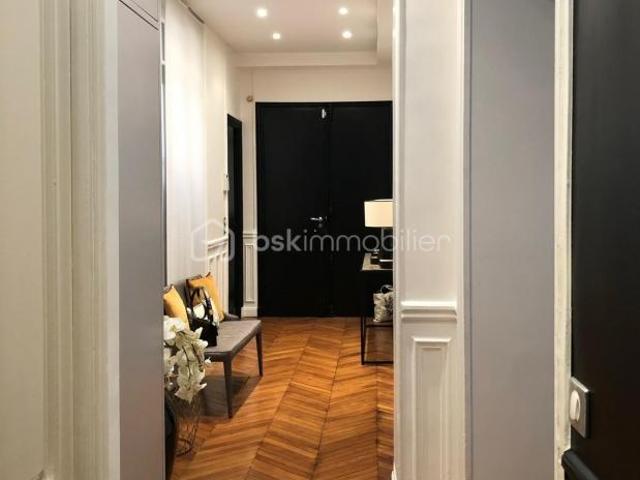 Neuilly sur Seine – Saint Dominique 5 pièces haussmannien – 126 m² Carrez – Rez de chaussée calme et prêt à vivre