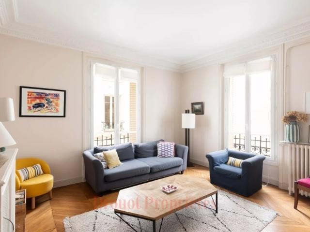 NEUILLY SUR SEINE PLEIN CENTRE / SABLONS
