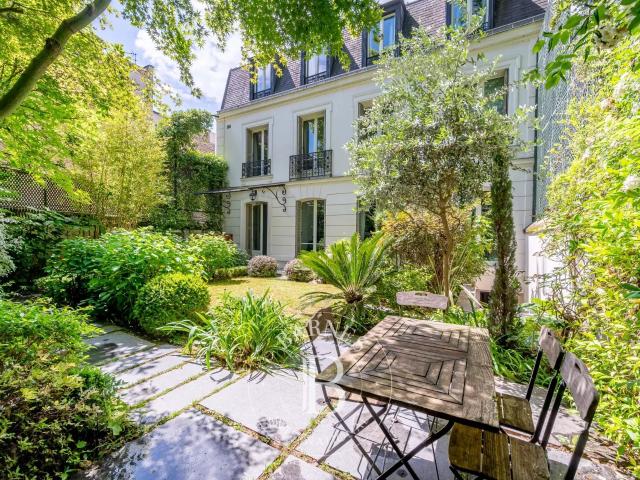 Neuilly sur Seine Saussaye Maison avec jardin 5/6 chambres
