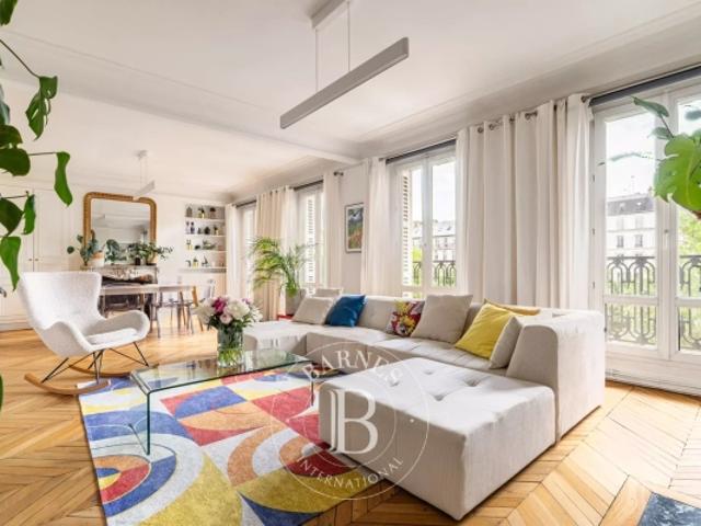Neuilly Sablons Bel immeuble ancien Appartement 4 pièces 2 chambres Vue dégagée Proche Métro ligne 1 et commerces Sectorisation Pasteur