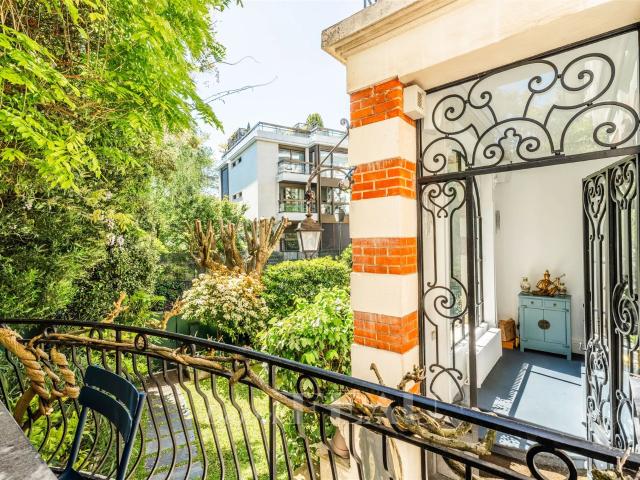 Neuilly Saint James Duplex sur jardin Cinq chambres 236m² Neuilly sur Seine