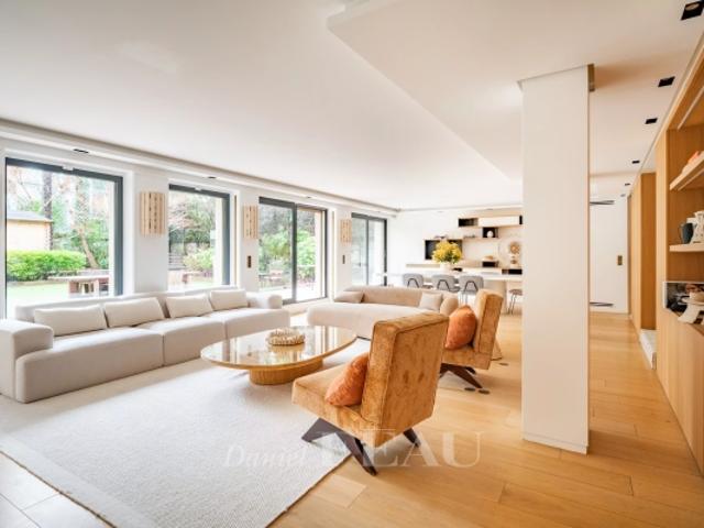 Neuilly Saint James Duplex sur jardin