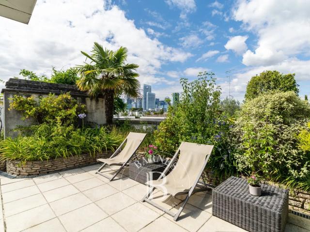 Neuilly Saint James dernier étage avec terrasse comme une 'maison sur le toit'