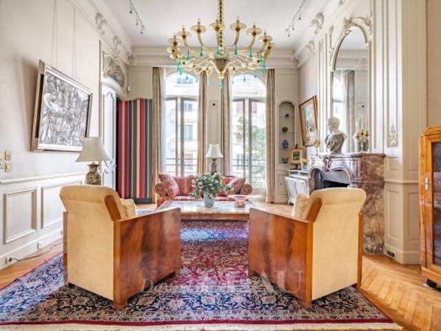 Neuilly Saint James Hôtel particulier traversant Art Déco