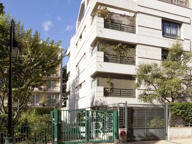 Neuilly Saint James Longchamp Petit immeuble 'comme une maison' 5 chambres
