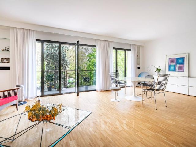 Neuilly Victor Hugo / Chezy Deuxième étage avec balcon. 94m² Neuilly sur Seine