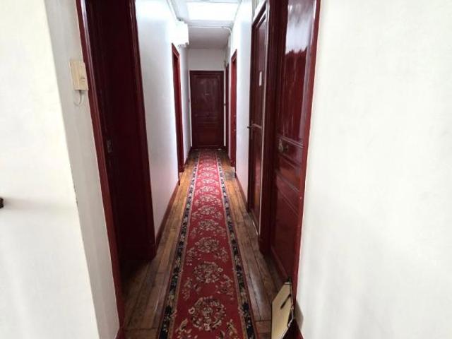 Neuilly village, à 2 pas du lycée Pasteur et du métro Sablons, une charmante chambre de service de 10.44m2