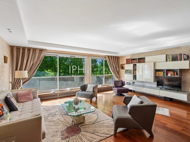 Neuilly: 80 m² lumineux avec terrasse et vue sans vis à vis