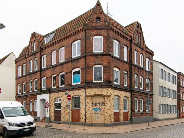 NEUMÜNSTER INNENSTADT: Voll vermietetes 10 Parteienhaus mit hervorragender Verkehrsanbindung