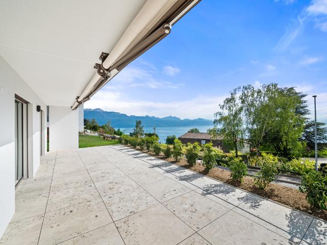 Neun | Terrasse & Garten mit Seeblick