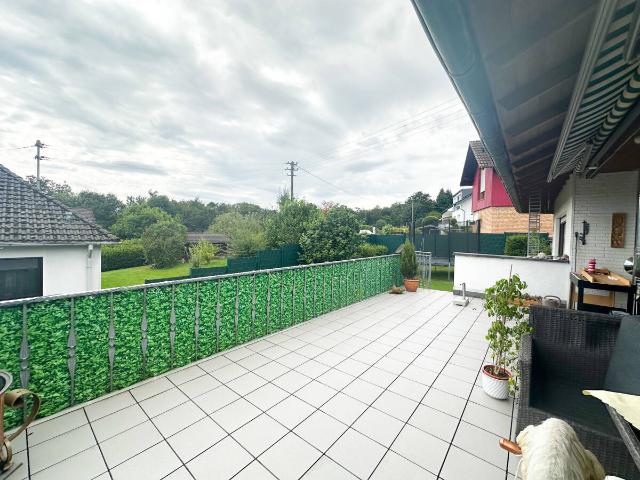 Neunkirchen Seelscheid: 3 Zimmer Erdgeschosswohnung mit großer Terrasse und Garten