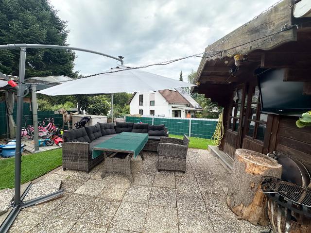 Neunkirchen Seelscheid: 4 Zimmer Erdgeschosswohnung mit Garten und Carport