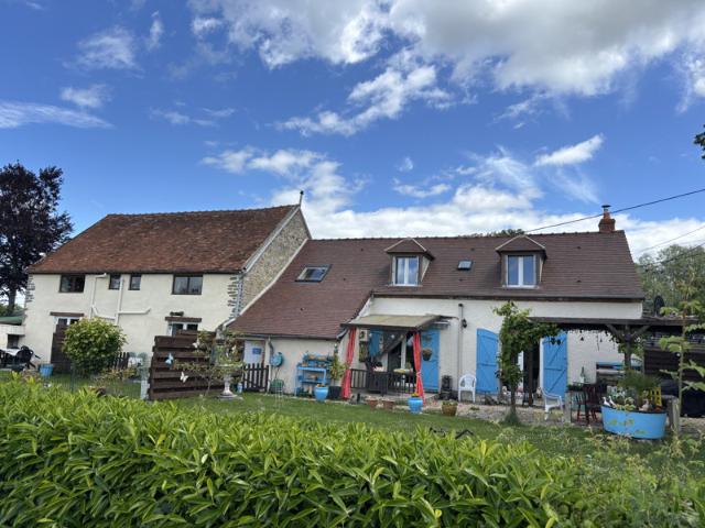 Neure Charmante longère avec 2 gîtes, piscine et grand ter