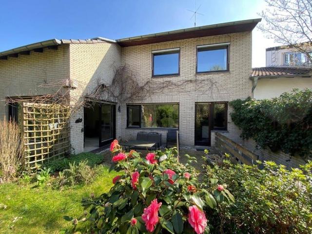Neuss Norf Einfamilienhaus mit schönem Gartengrundstück in gefragter Wohngegend!
