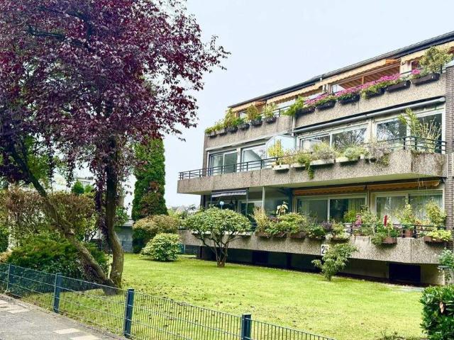 Neuss Rosellen: 2 Zi Wohnung mit Wohlfühlfaktor Kamin, großer Balkon & Garage!