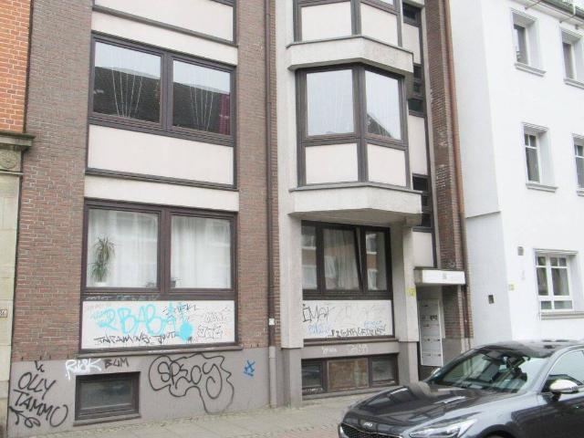 Neustadt renovierungsbedürftige 3 Zimmerwohnung mit Loggia und Garagenstellplatz