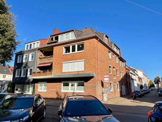 Neustadt, sanierte 2 Zimmer Wohnung mit Loggia und Einbauküche