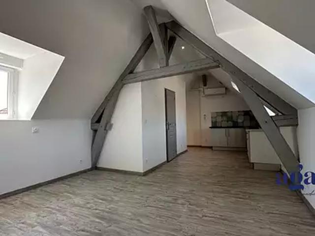 Nevers 58000 Location appartement 2 pièces t2 au dernier étage