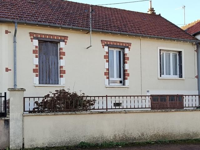 NEVERS SUD Maison de 72 m2 plus grenier,jardin Garage et Hangar
