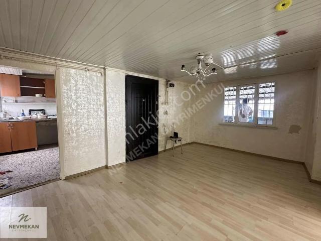 Nevmekan'dan Metro Ve Meydana Yakın 2+1 Kiralık Daire