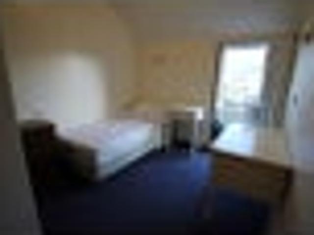 Newtown, 1 bedroom, $250 pw