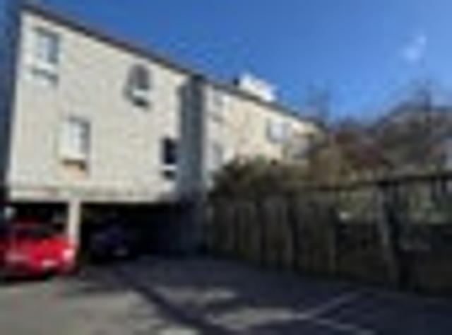 Newtown, 1 bedroom, $250 pw